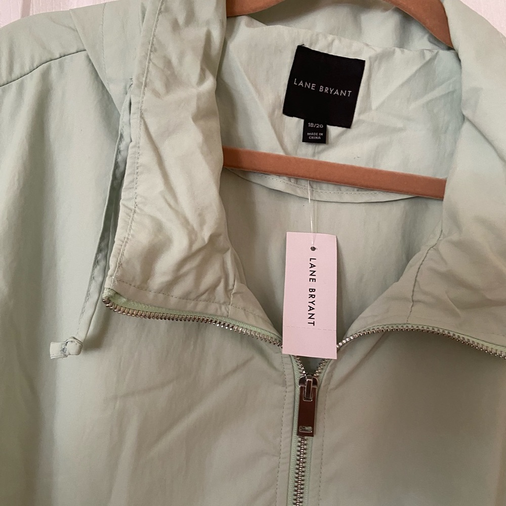 Crinkle Cinched-Waist Jacket With Convertible Hood - Picture 3 of 4